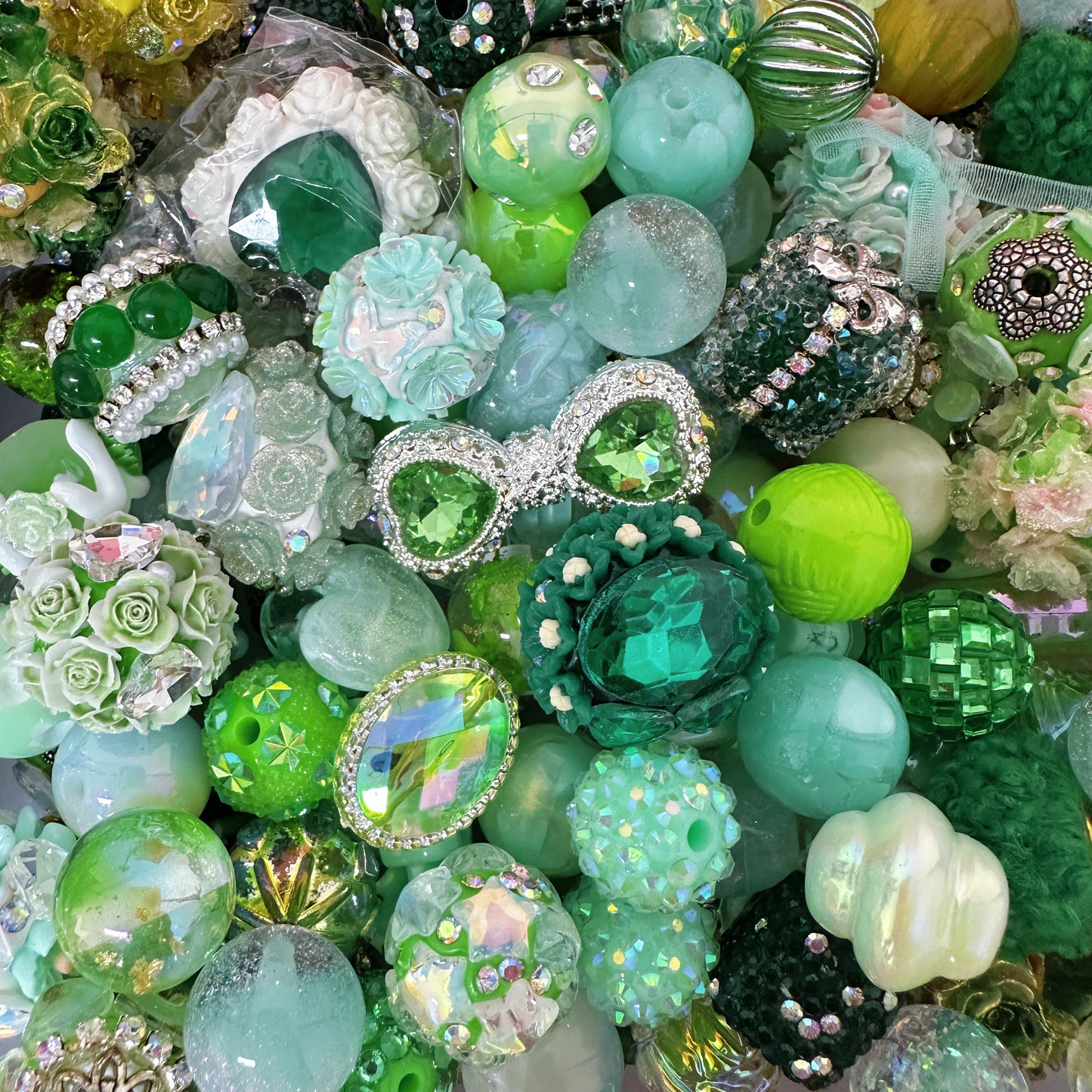 Mixed 16mm Acrylic/Resin/Glaze/Heavy-Crafted Mix Beads For Key/Bag Charm Car Hanger for DIY Craft Projects